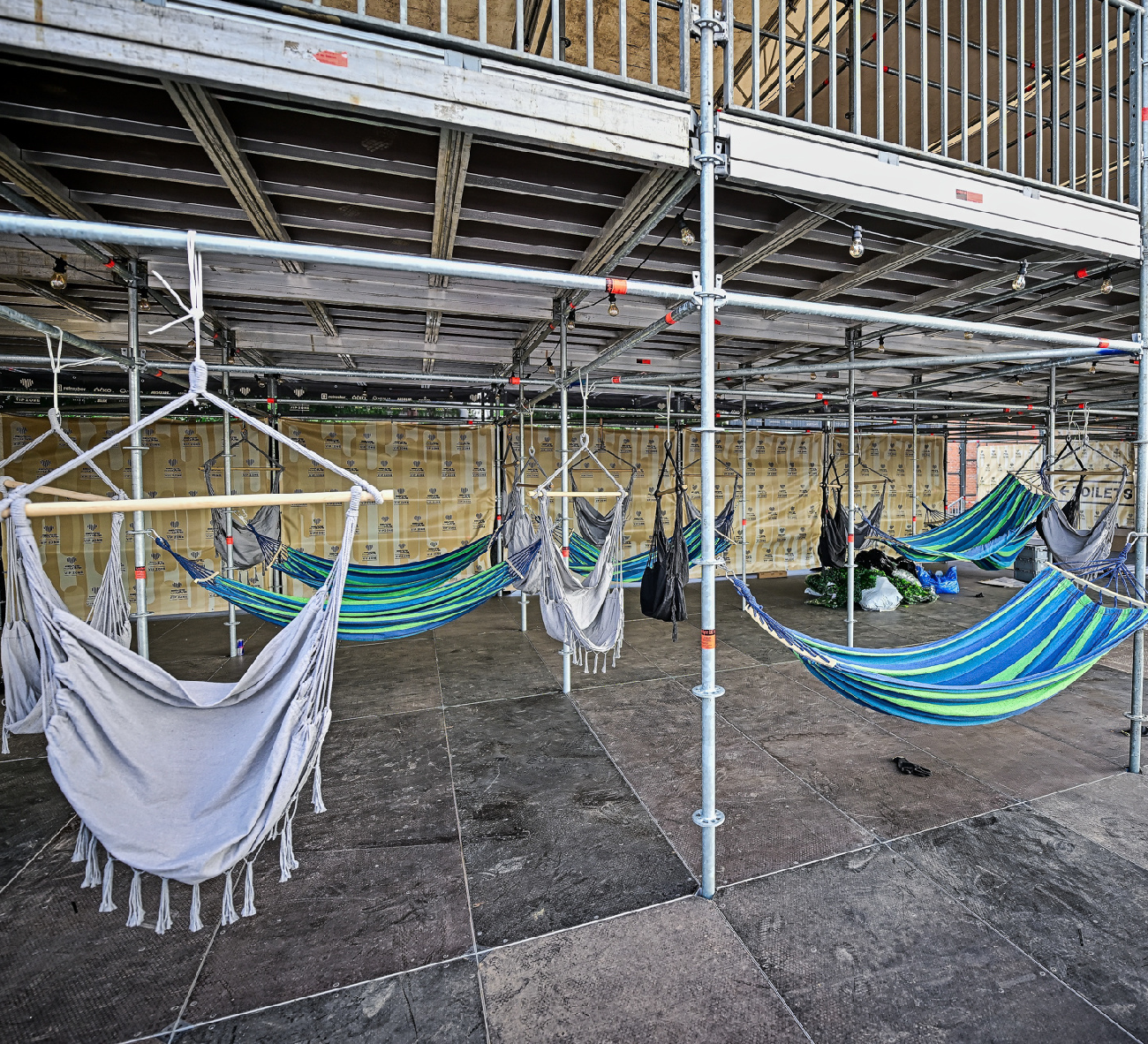 Houpací sítě a křesla